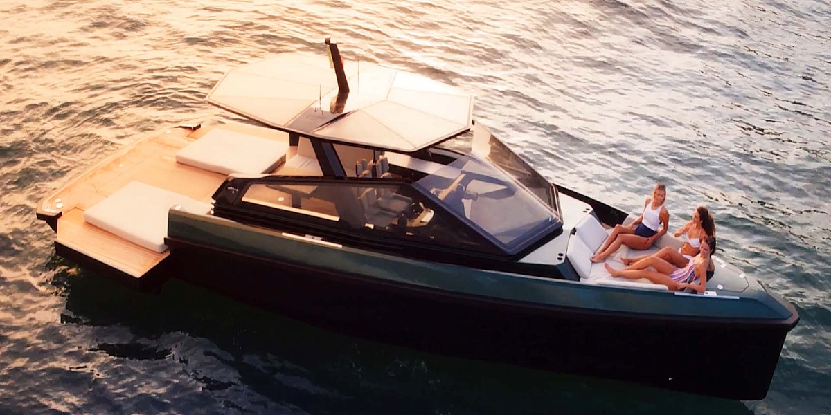 Аренда luxury tender Wally 43 Azure на Миконосе